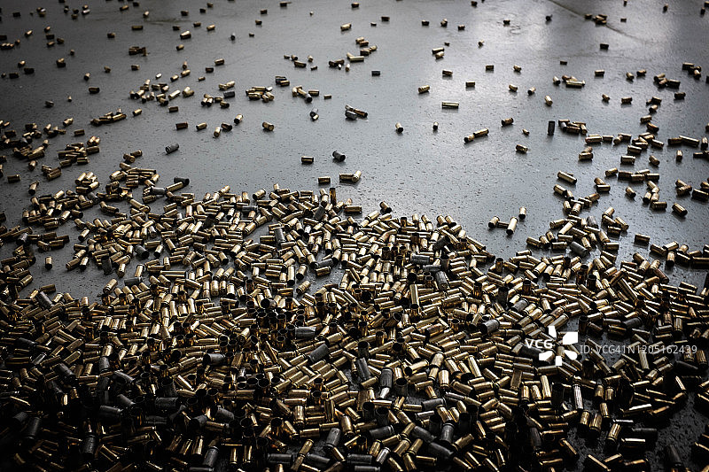 地面上的弹壳图片素材