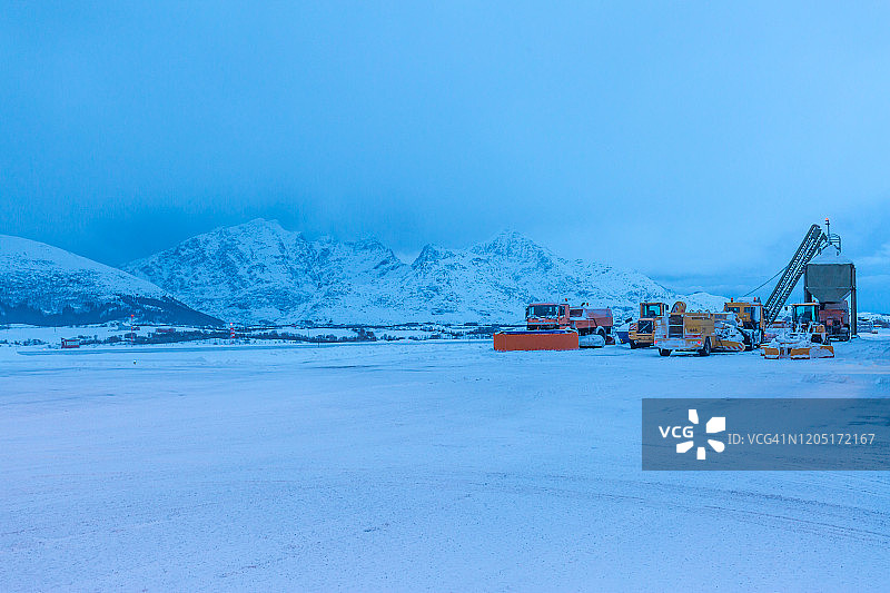 挪威罗弗敦群岛的雪景机场图片素材