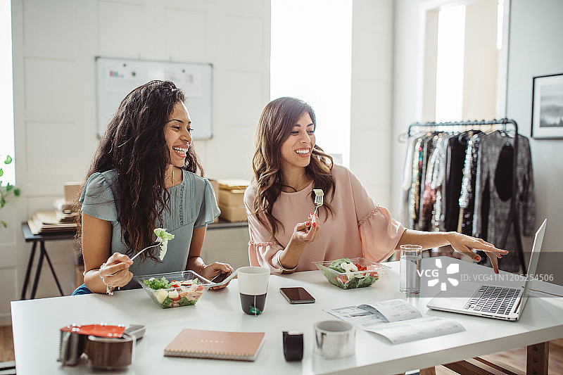 在线零售企业主图片素材