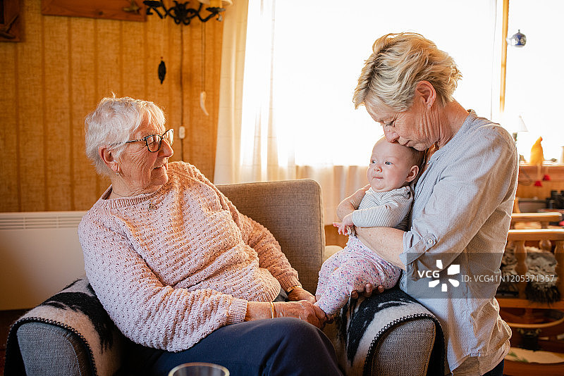 奶奶和曾祖母图片素材