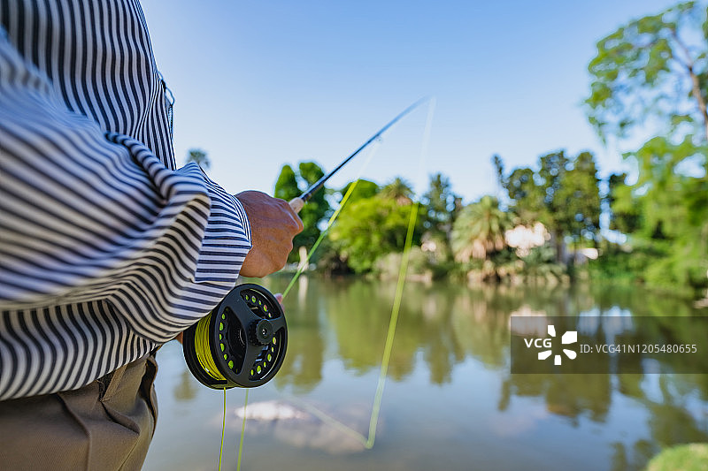 春季飞蝇钓图片素材