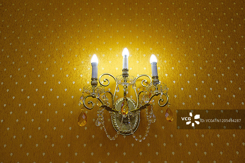 墙上的经典水晶壁灯图片素材