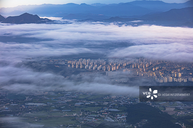 韩国春川市的鸟瞰图图片素材