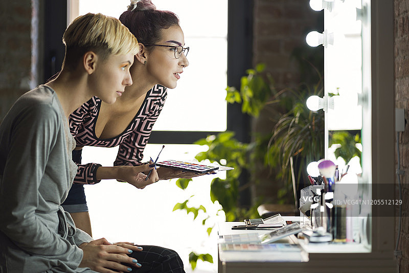 设计自己的妆容图片素材