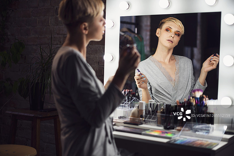 美丽自信的女人图片素材