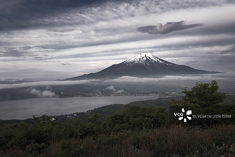 富士山与山中湖图片素材