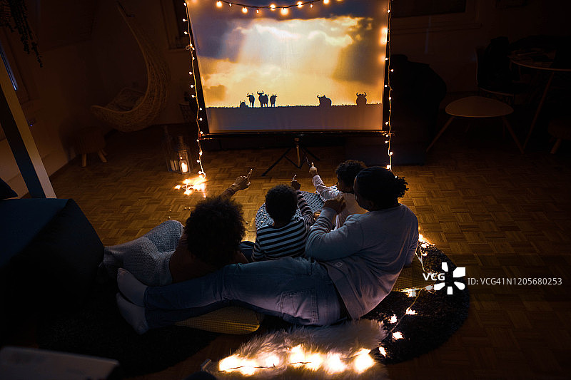 家庭电影之夜！图片素材