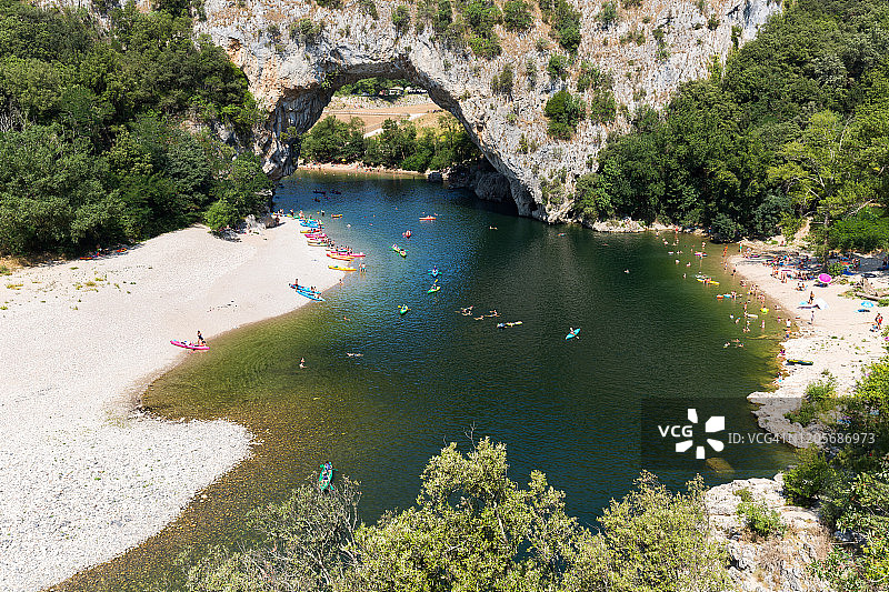 阿尔代什河和阿尔克桥（法国阿尔代什省）图片素材