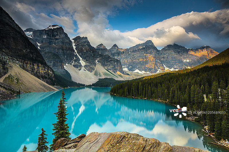 班夫国家公园的梦莲湖图片素材