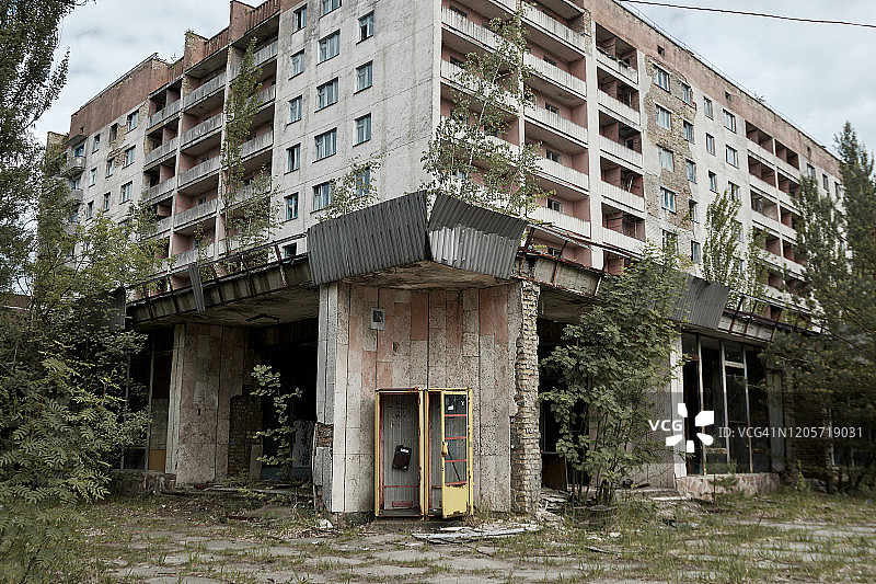 切尔诺贝利隔离区内废弃的高层建筑图片素材