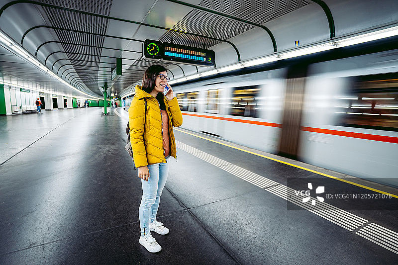 乘车前的消磨时间图片素材