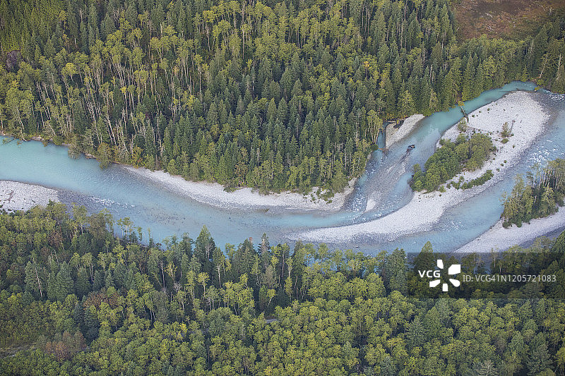 温哥华上斯塔夫河的辫状河道航拍景观图片素材