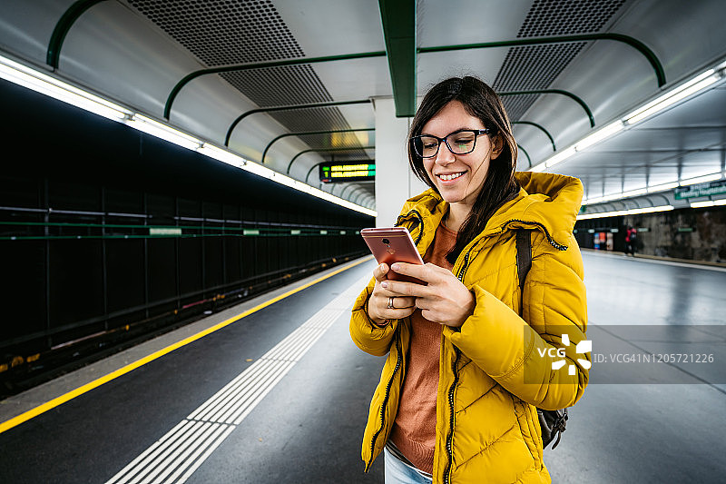 乘车前的消磨时间图片素材