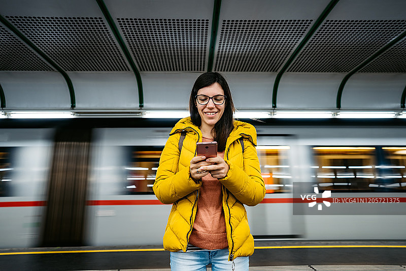 乘车前的消磨时间图片素材