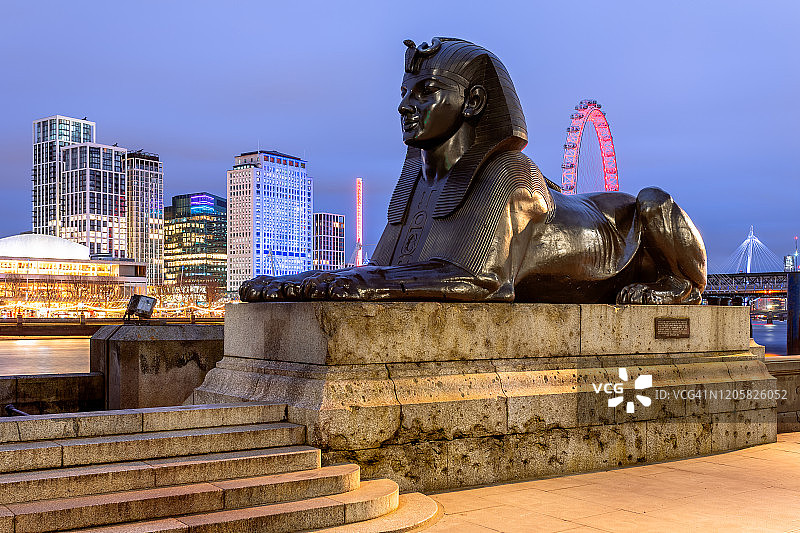 伦敦斯芬克斯像和克利奥帕特拉方尖碑图片素材