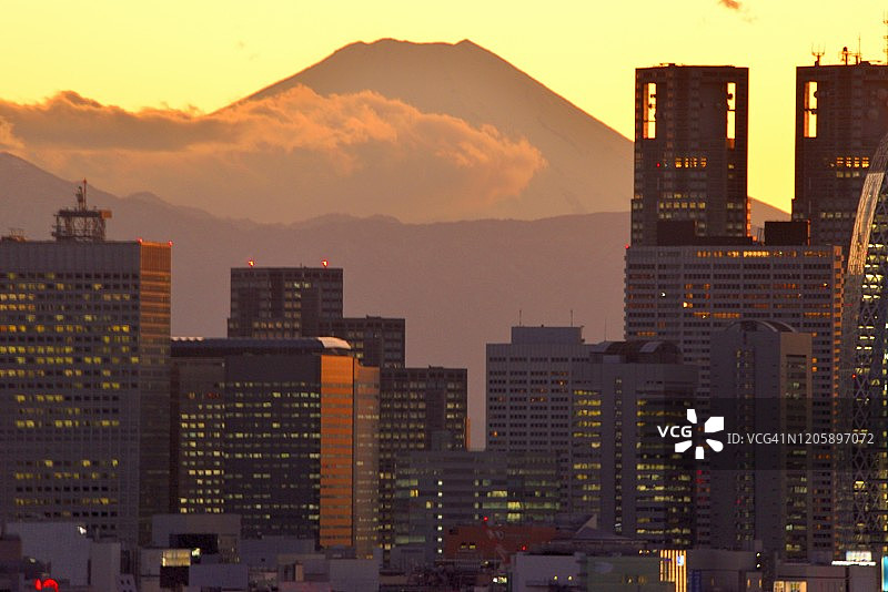 富士山与东京天际线：日夜景色图片素材