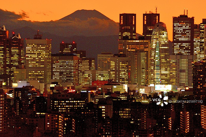 富士山与东京天际线：日夜景色图片素材