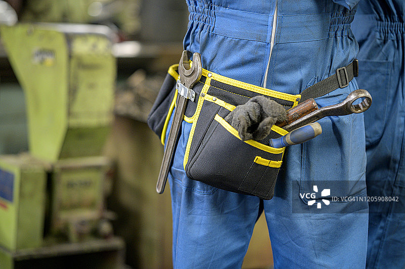 工厂维修工特写图片素材