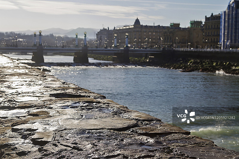 西班牙圣塞巴斯蒂安沿海城市图片素材