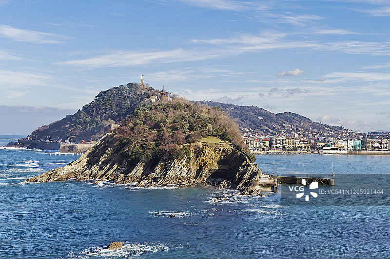 西班牙圣塞巴斯蒂安沿海城市图片素材