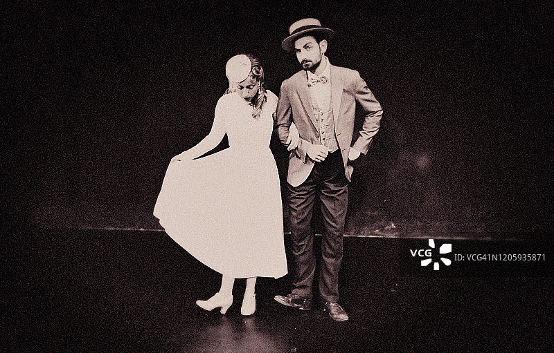 夜晚的舞者图片素材