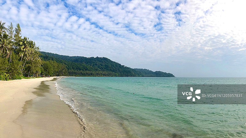 阁骨岛美丽海滩和海水全景图片素材