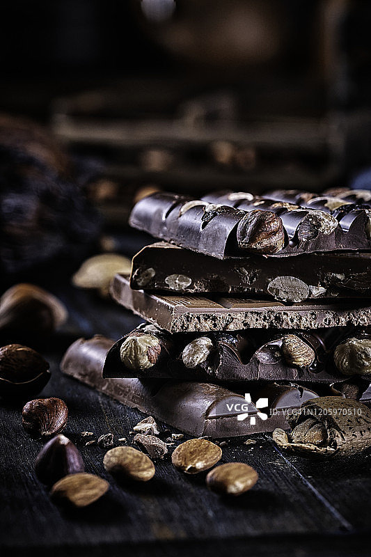 巧克力、坚果和干果特写图片素材