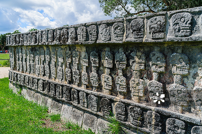 墨西哥尤卡坦州奇琴伊察遗址的头骨平台图片素材