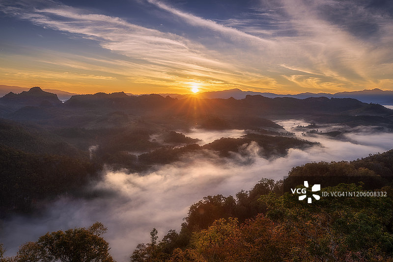 夜丰颂令人难以置信的日出图片素材