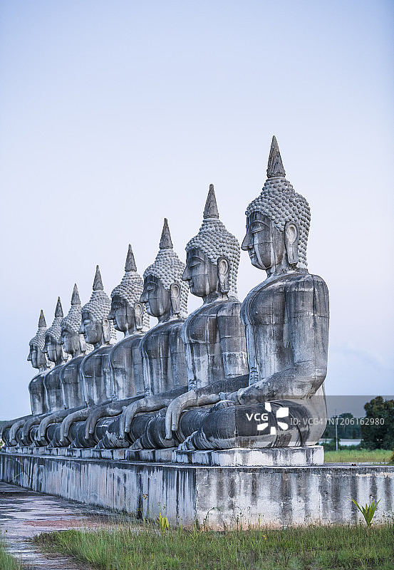 泰国那空是贪玛叻府的佛像群图片素材