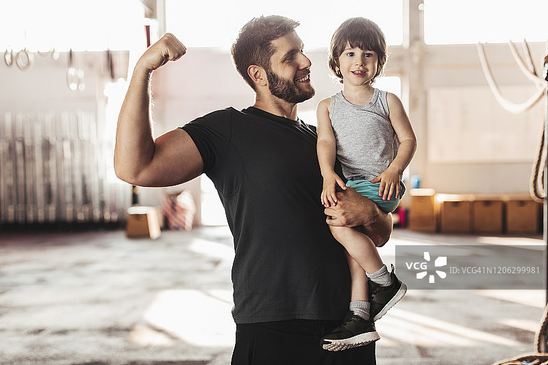 运动型父子肖像图片素材