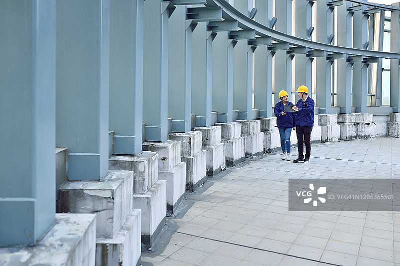 两位工程师图片素材