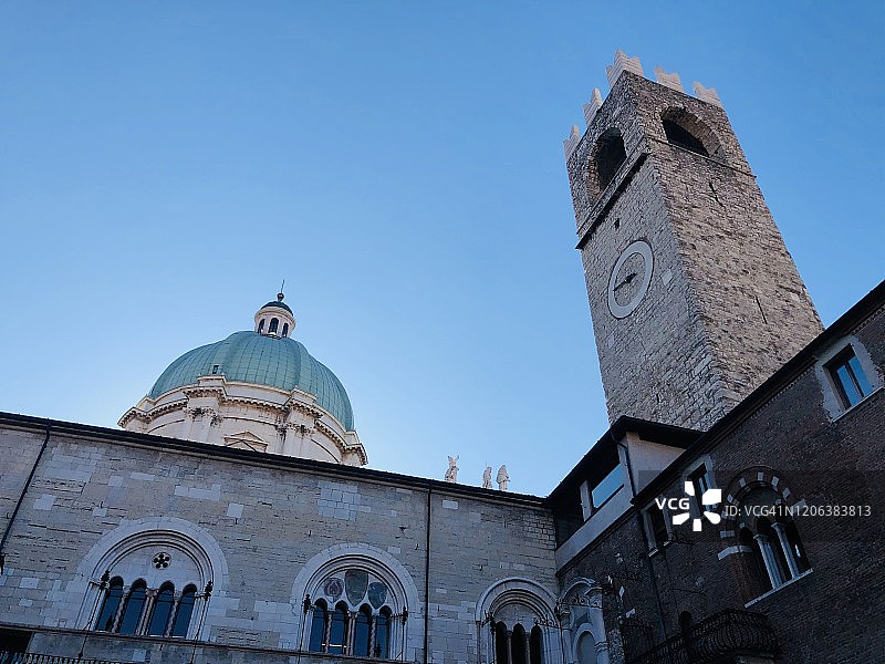 从布雷西亚布罗莱托宫看圣母升天主教座堂图片素材