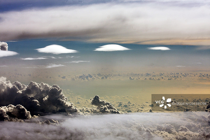 荚状云飞船图片素材