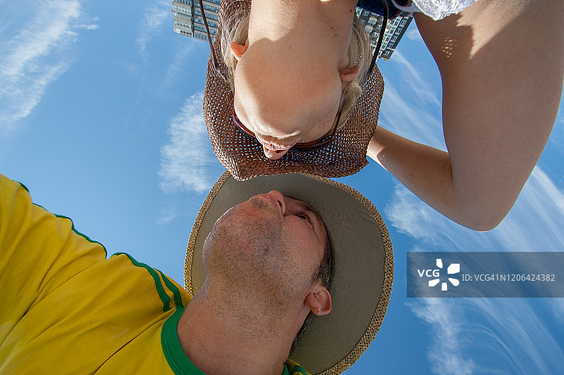 情侣接吻图片素材