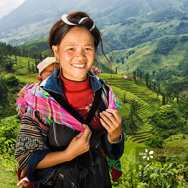 越南少数民族妇女——黑苗族图片素材