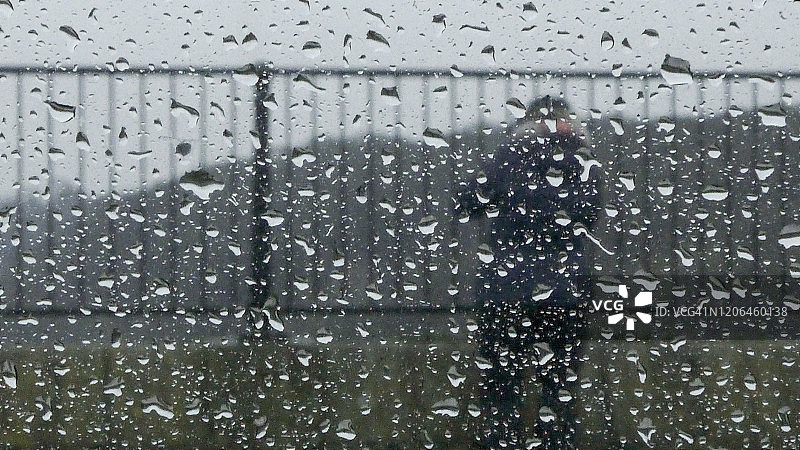 窗外雨景图片素材