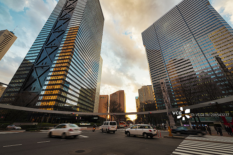 仰望新宿摩天大楼图片素材