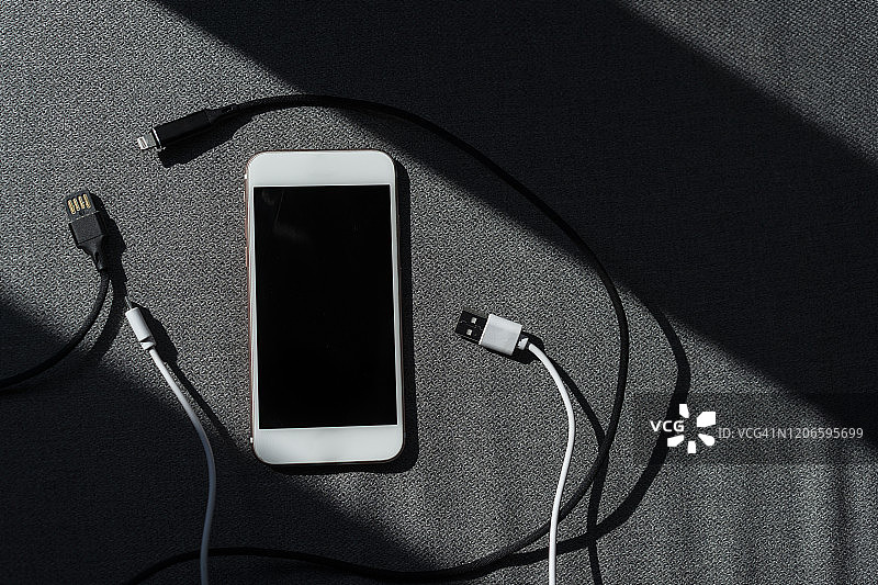 手机充电特写图片素材