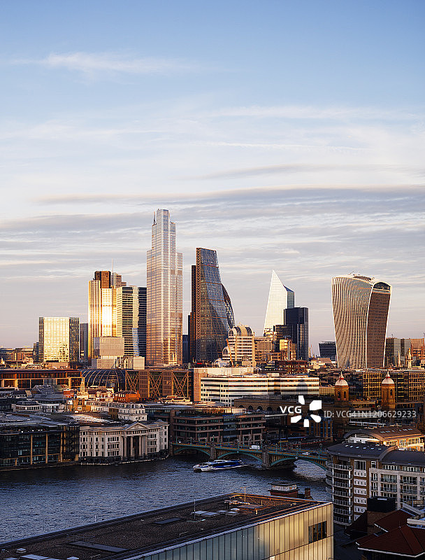 伦敦金融区日落时分的俯视角度照片图片素材