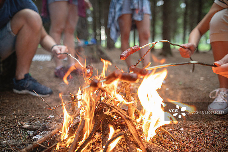 夏日露营故事图片素材