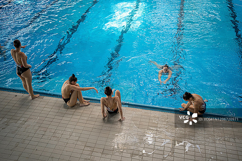 疲惫的水上运动员团队图片素材