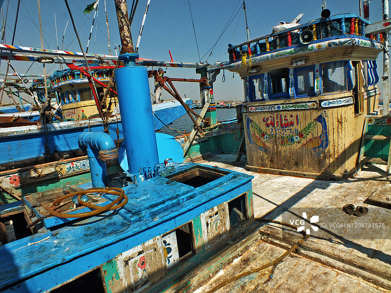 卡拉奇易卜拉欣·海德里码头渔船上的船长室图片素材