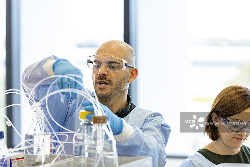 对阿尔茨海默病的投资图片素材