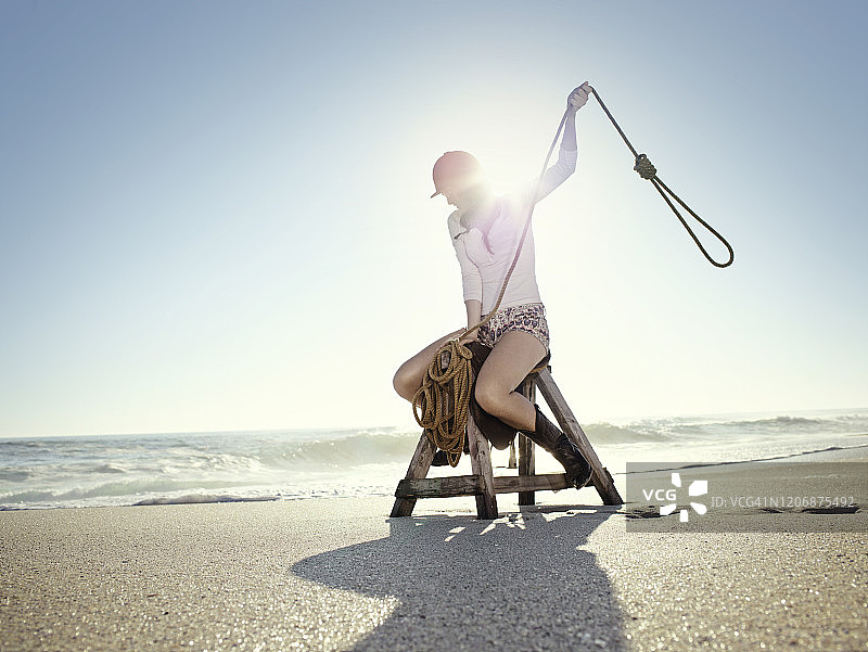 年轻女子骑着木马图片素材