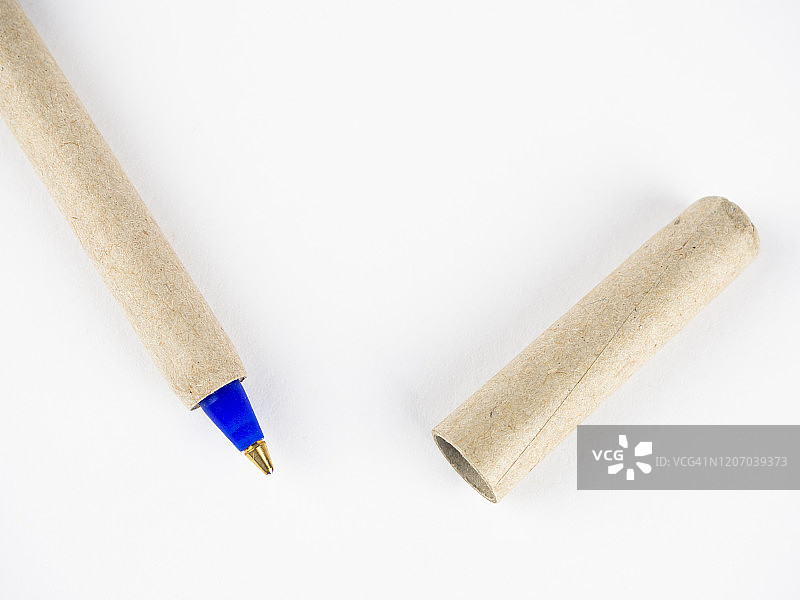 俯视拍摄的白色背景上的学习用品图片素材