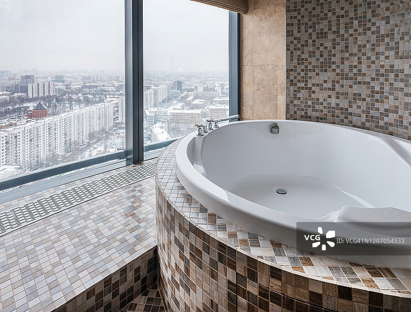 可欣赏莫斯科全景的浴室图片素材