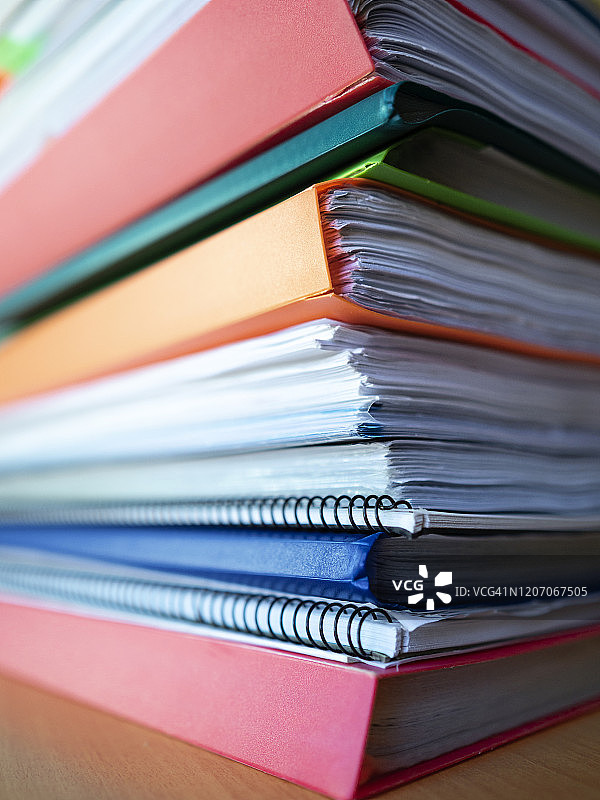 工作台上的一堆文件图片素材