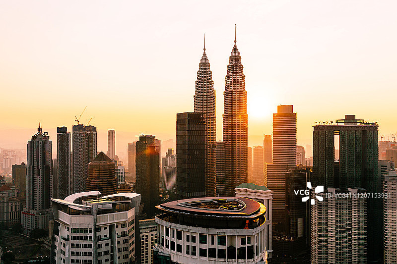 马来西亚吉隆坡双子塔的阳光图片素材