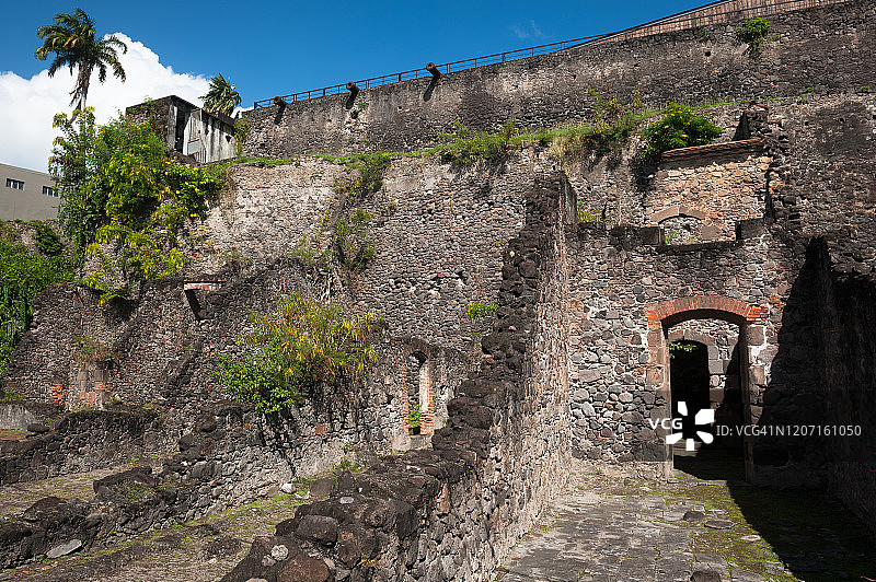 1902年培雷火山爆发摧毁的旧建筑遗址，圣皮埃尔，马提尼克图片素材